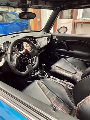 Seat Jackie with adjustment lever on the leftt side