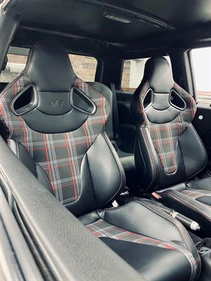 Seat Jackie with adjustment lever on the leftt side