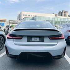 Rear spoiler